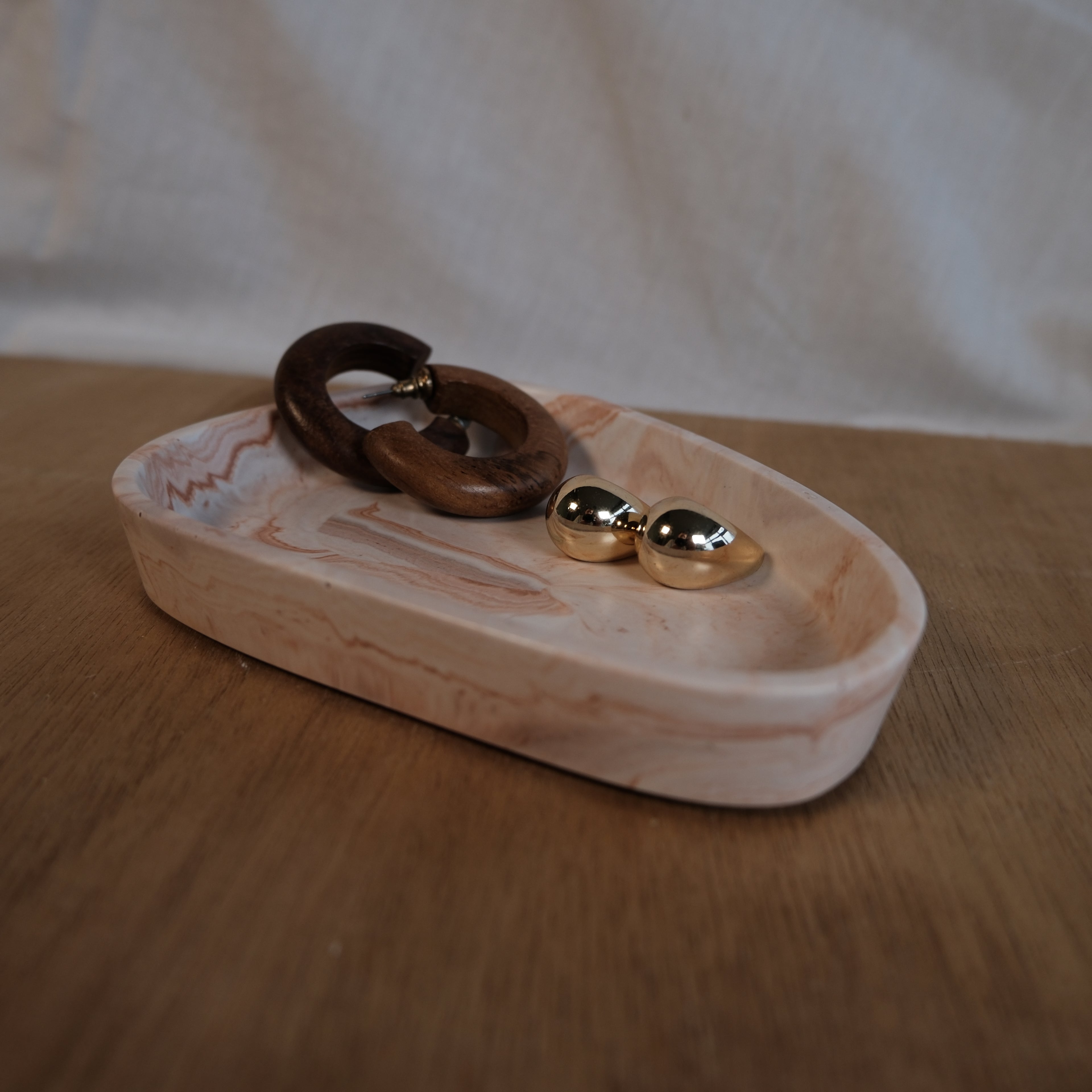 Pebble tray