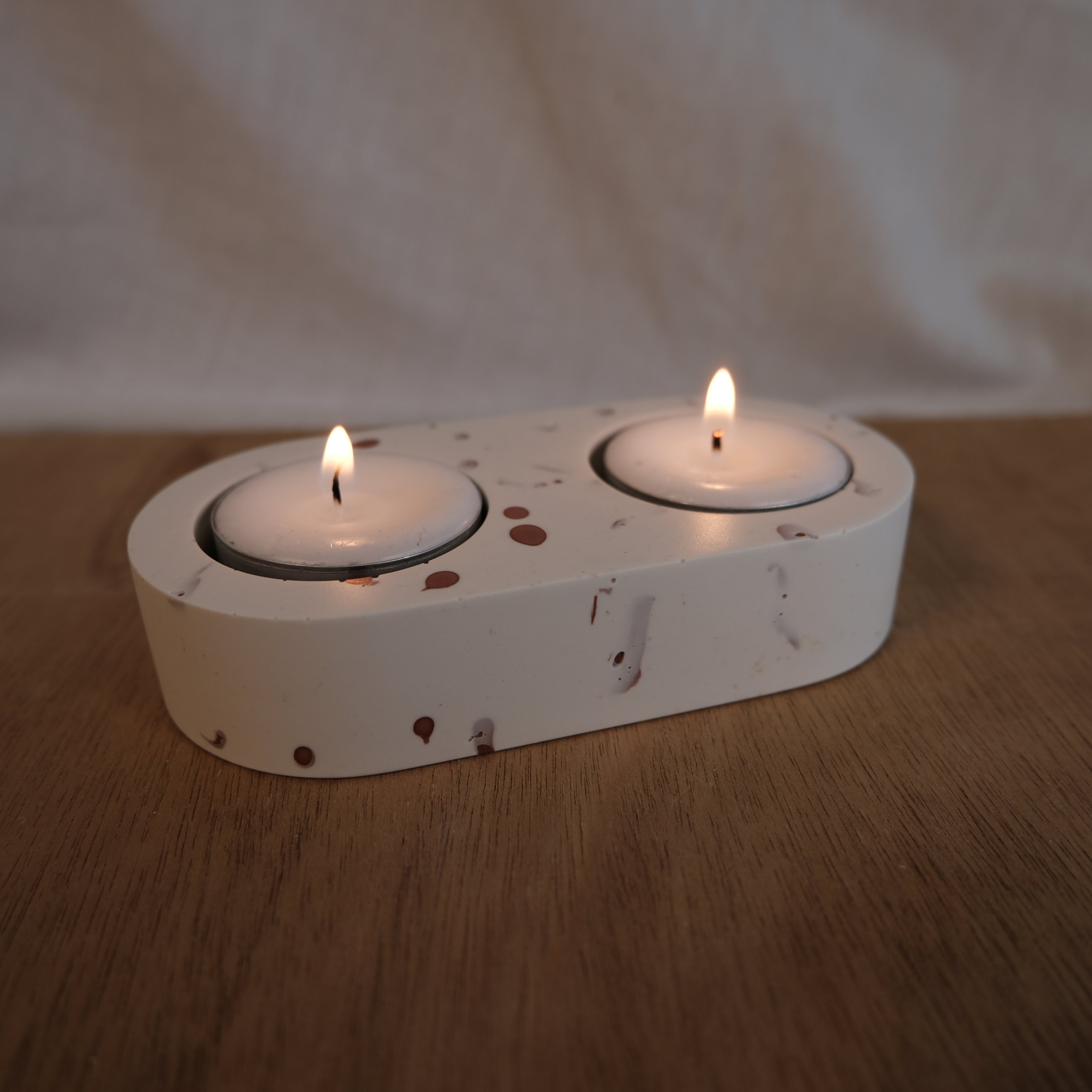 Double tea light holder