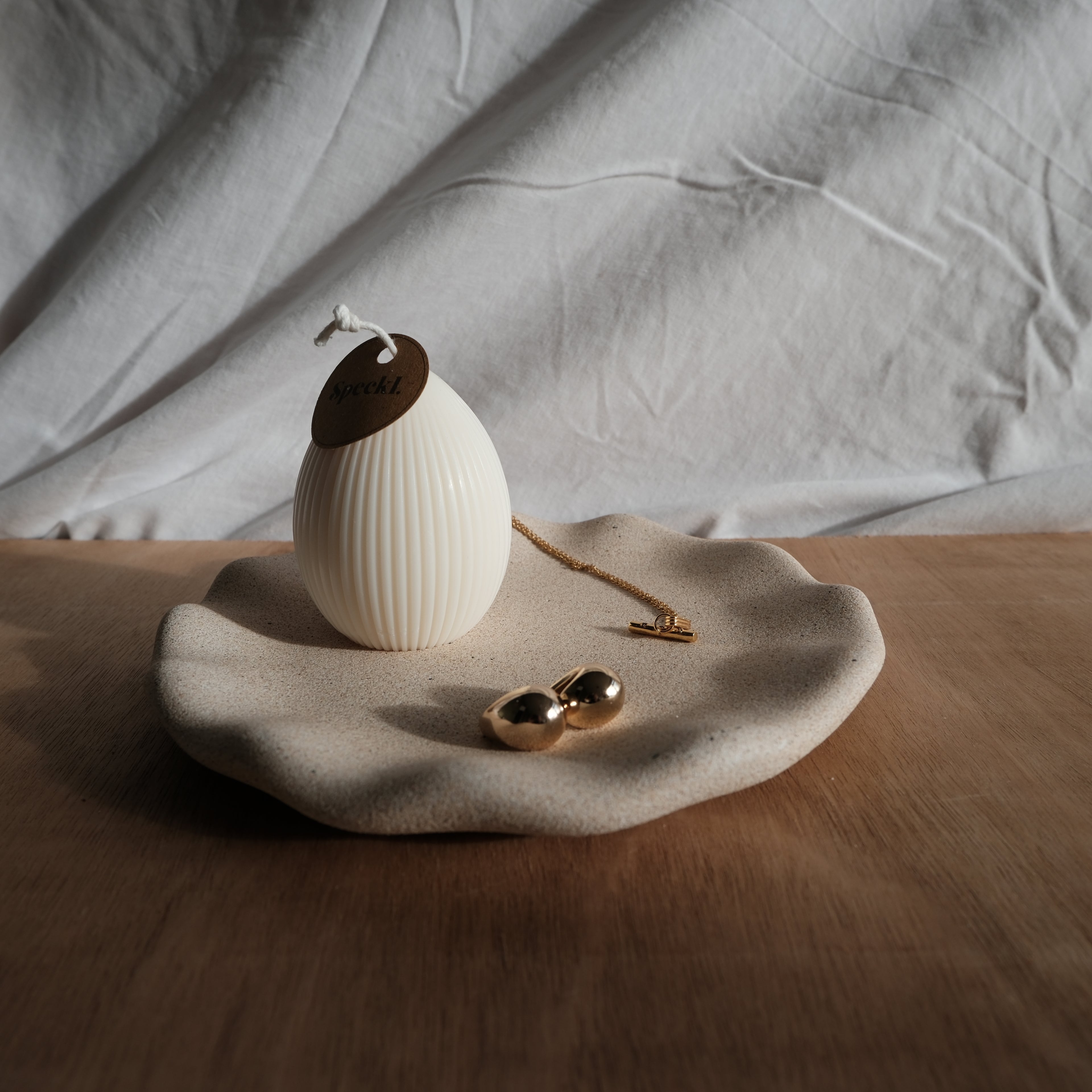 Wavy tray