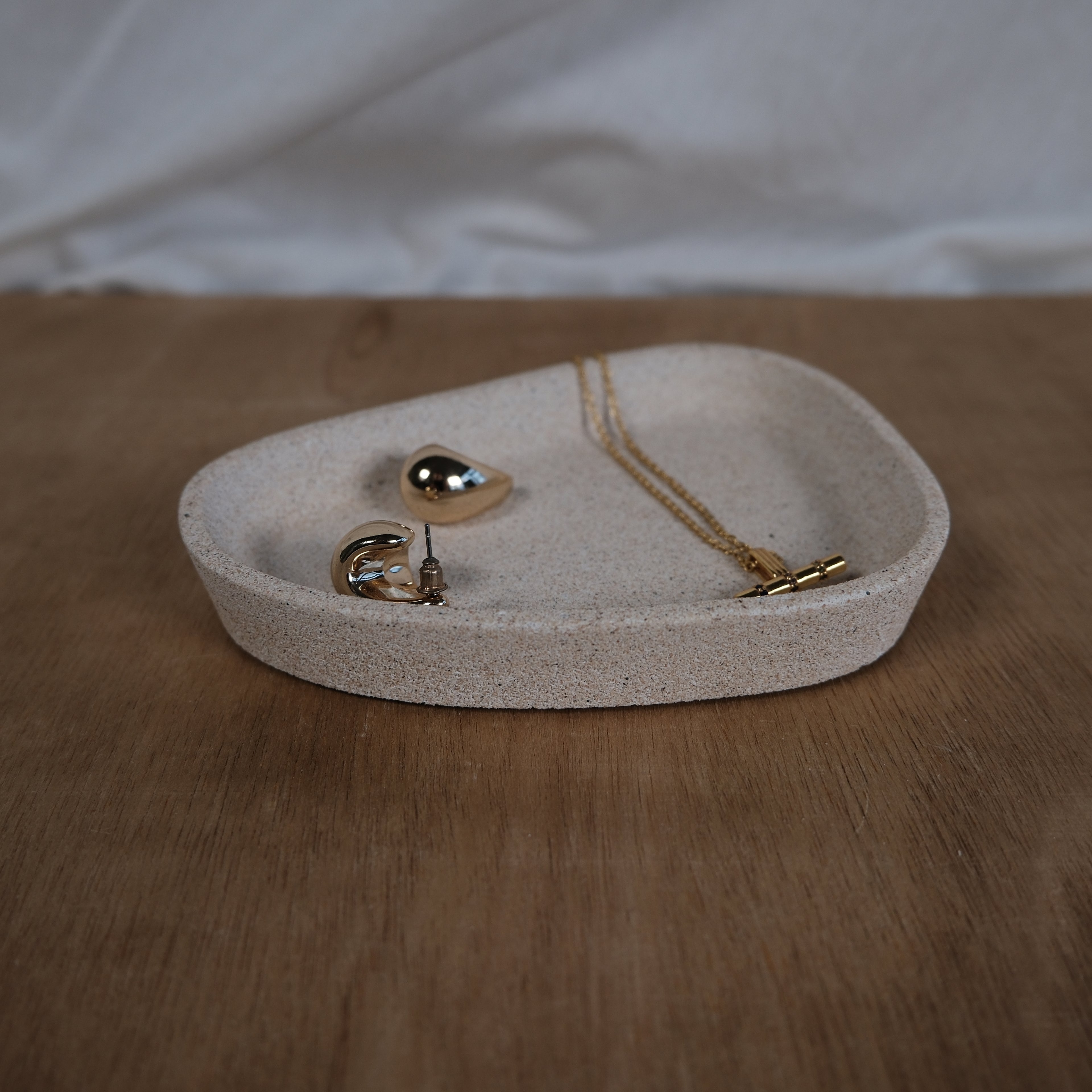 Pebble tray