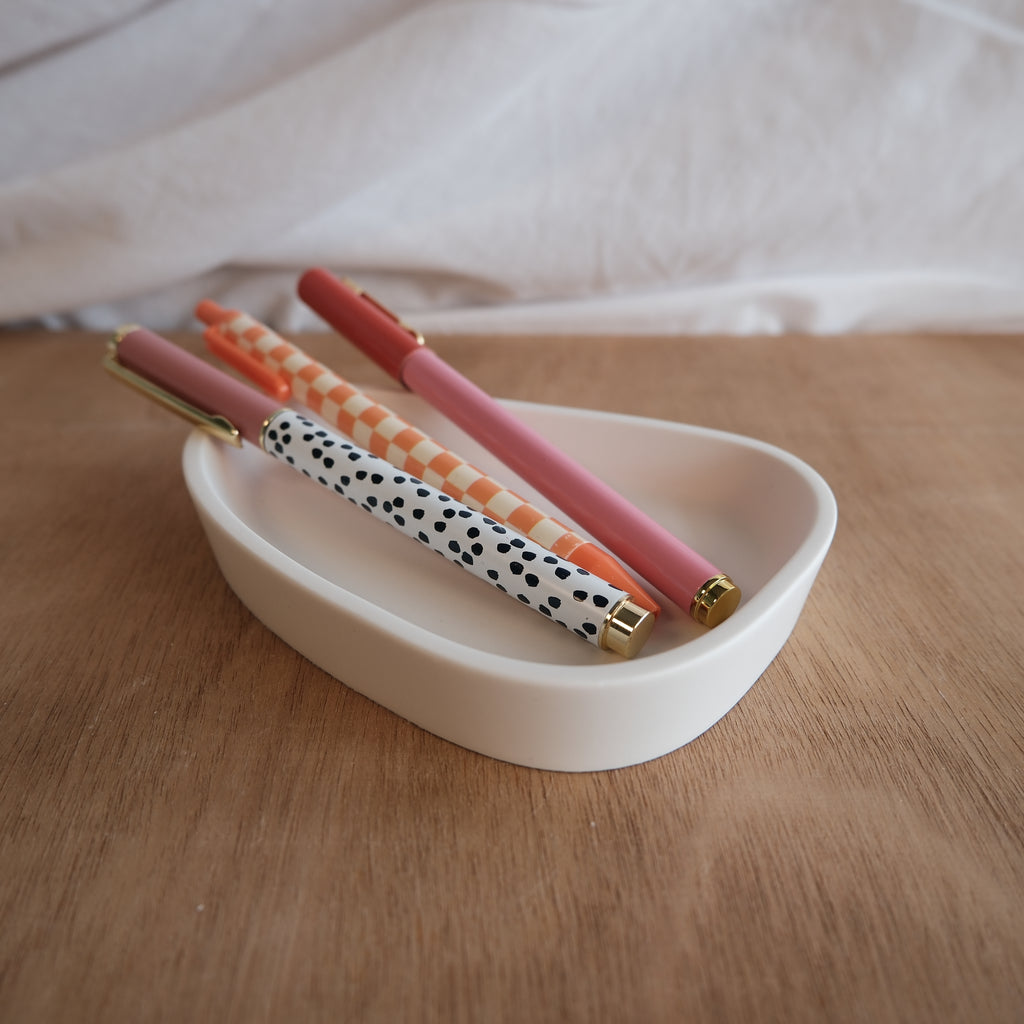 Pebble tray